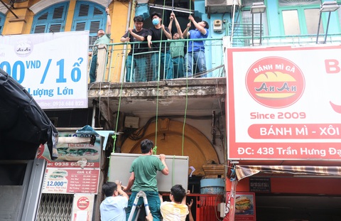 Nhiều hộ dân chung cư 440 Trần Hưng Đạo đã về nơi ở mới - Ảnh 3. Nhiều hộ dân chung cư 440 Trần Hưng Đạo đã về nơi ở mới - Ảnh 3.