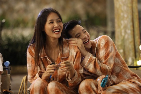 Trương Mỹ Nhân - Phí Ngọc Hưng khoe giấy kết hôn, chính thức về chung nhà - Ảnh 2. Người hâm mộ khen ngợi cả hai đẹp đôi, trai tài gái sắc