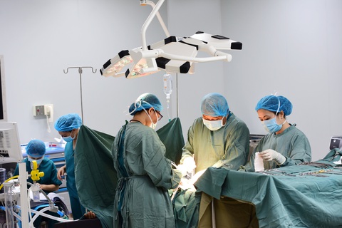 Bệnh viện Ung bướu TP.HCM tăng phòng mổ giải ‘điểm nghẽn’ chờ mổ xuống còn 3 tuần - Ảnh 2. Bệnh viện Ung bướu TP.HCM tăng phòng mổ giải ‘điểm nghẽn’ chờ mổ xuống còn 3 tuần - Ảnh 2.