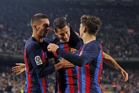 Lewandowski giải hạn ở Nou Camp, Barca hơn Real Madrid 8 điểm - Ảnh 1. Lewandowski giải hạn ở Nou Camp, Barca hơn Real Madrid 8 điểm - Ảnh 1.