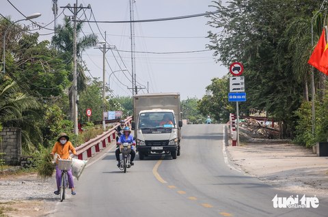 Cận cảnh phương án 'nắn đường' Vành đai 4 né nhà cửa ra sao - Ảnh 5. Với phương án nắn chỉnh khi thực hiện, có khoảng 669 căn nhà, công trình không phải di dời, giảm thiểu tối đa ảnh hưởng đến cuộc sống ổn định của người dân, trong khi nếu làm theo quy hoạch thì phải di dời đến 1.150 trường hợp