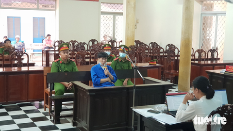 Chủ tiệm vàng phủ nhận quen biết đàn em Mười Tường - Ảnh 2. Chủ tiệm vàng phủ nhận quen biết đàn em Mười Tường - Ảnh 2.