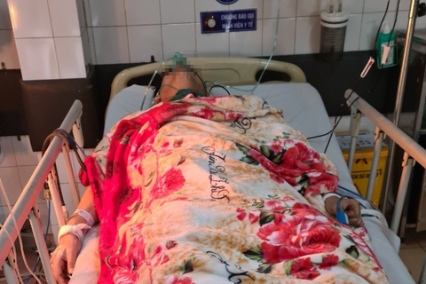 Cứu sống nam sinh lớp 12 bị đâm thấu phổi - Ảnh 1. Cứu sống nam sinh lớp 12 bị đâm thấu phổi - Ảnh 1.