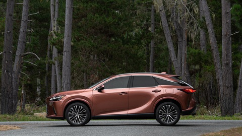 Xe Lexus bán chạy nhất ra mắt bản mới tại Việt Nam, giá từ 3,43 tỉ đồng - Ảnh 5. Xe Lexus bán chạy nhất ra mắt bản mới tại Việt Nam, giá từ 3,43 tỉ đồng - Ảnh 5.