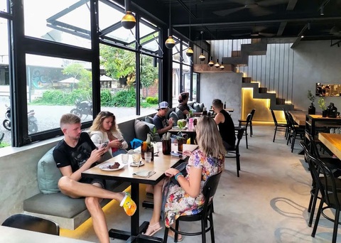 Người Nga và người Ukraine cùng chung sống ở Bali - Ảnh 2. Người Nga và người Ukraine cùng chung sống ở Bali - Ảnh 2.