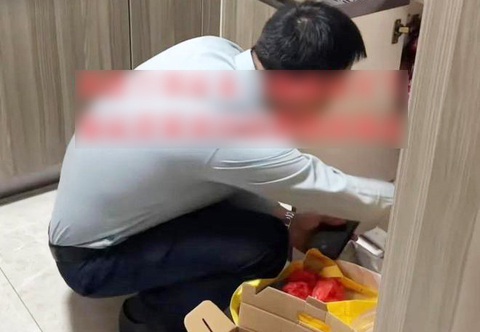 Chàng trai đòi lại nửa tuýp kem đánh răng khi chia tay bạn gái - Ảnh 1. Chàng trai đòi lại nửa tuýp kem đánh răng khi chia tay bạn gái - Ảnh 1.