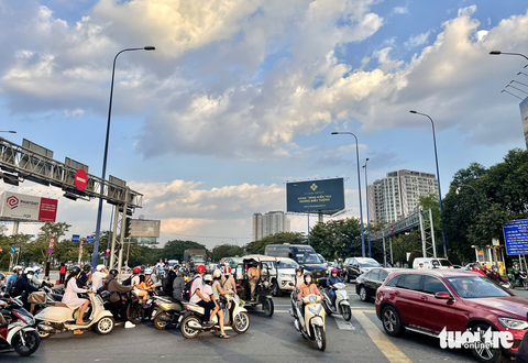 Tin tức sáng 21-2: Dời hết bảng quảng cáo để làm nút giao An Phú - Ảnh 4. Tin tức sáng 21-2: Dời hết bảng quảng cáo để làm nút giao An Phú - Ảnh 4.