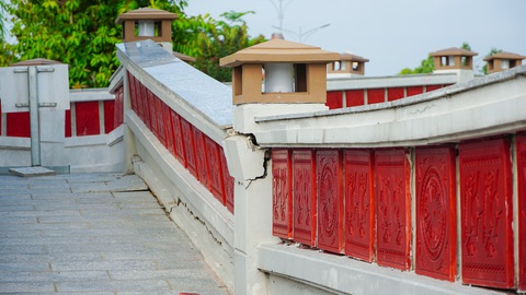 Khánh thành gần một năm, đền thờ Vua Hùng đã hư hỏng do đất lún - Ảnh 1. Khánh thành gần một năm, đền thờ Vua Hùng đã hư hỏng do đất lún - Ảnh 1.