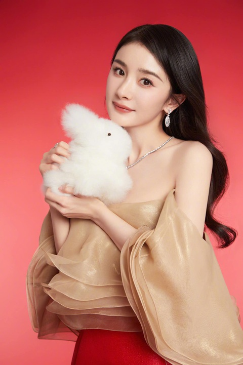 Từ Địch Lệ Nhiệt Ba đến sự thật về thế hệ tiểu hoa 90: Giấu nhẹm chuyện đời tư! - Ảnh 6. Từ Địch Lệ Nhiệt Ba đến sự thật về thế hệ tiểu hoa 90: Giấu nhẹm chuyện đời tư! - Ảnh 6.