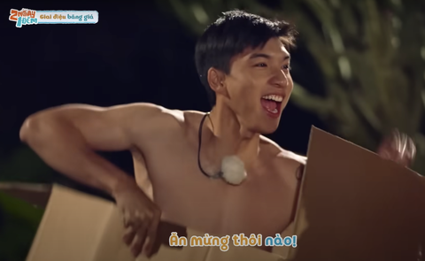 HIEUTHUHAI lột đồ trong 2 ngày 1 đêm: Vui vẻ hay phản cảm? - Ảnh 1. HIEUTHUHAI lột đồ trong 2 ngày 1 đêm: Vui vẻ hay phản cảm? - Ảnh 1.