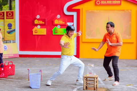 Trước khi làm MC, Quyền Linh từng đi vỗ tay ở game show được 20.000 đồng mỗi ngày - Ảnh 7. Trước khi làm MC, Quyền Linh từng đi vỗ tay ở game show được 20.000 đồng mỗi ngày - Ảnh 7.