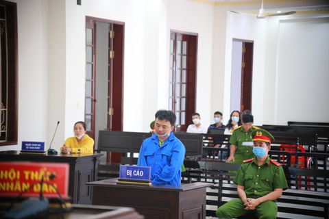 Người đàn ông mua bán ma túy tàng trữ nhiều súng đạn - Ảnh 1. Người đàn ông mua bán ma túy tàng trữ nhiều súng đạn - Ảnh 1.