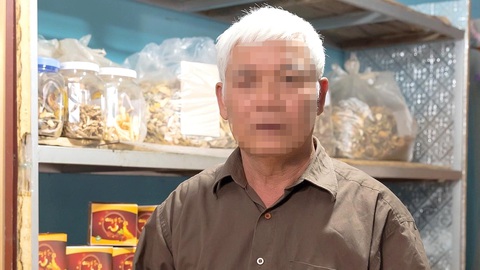 Dựng lên 'thần y' để bán 'thuốc tiên' - Ảnh 1. Ông Đồng tiết lộ được “biếu” 15 triệu đồng để thổi phồng công dụng thực phẩm chức năng Bách Dạ Hoàn như “thuốc tiên” - Ảnh: QUANG THẾ