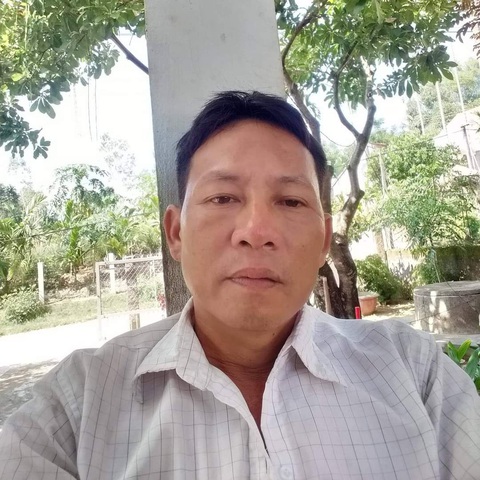 Ông Nhạt khai đánh shipper gãy hai tay vì nghi ngờ anh này lấy dây chuyền của vợ - Ảnh 2. Ông Nhạt khai đánh shipper gãy hai tay vì nghi ngờ anh này lấy dây chuyền của vợ - Ảnh 2.