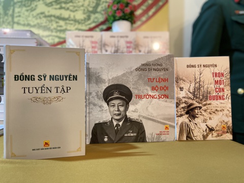 Trung tướng Đồng Sỹ Nguyên: Ân tình ở lại - Ảnh 2. Trung tướng Đồng Sỹ Nguyên: Ân tình ở lại - Ảnh 2.
