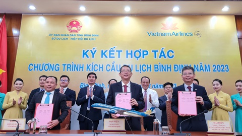 Vietnam Airlines và Bình Định hợp tác kích cầu du lịch - Ảnh 1. Vietnam Airlines và Bình Định hợp tác kích cầu du lịch - Ảnh 1.