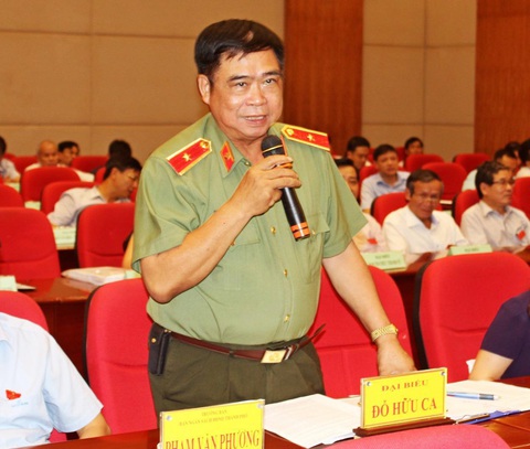 Bắt tạm giam thiếu tướng Đỗ Hữu Ca để điều tra nghi vấn nhận hàng chục tỉ ‘chạy án’ - Ảnh 1. Bắt tạm giam thiếu tướng Đỗ Hữu Ca để điều tra nghi vấn nhận hàng chục tỉ ‘chạy án’ - Ảnh 1.