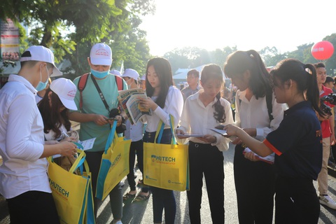Ngày hội tư vấn tuyển sinh - hướng nghiệp tại TP.HCM: Cả trường háo hức về dự - Ảnh 1. Ngày hội tư vấn tuyển sinh - hướng nghiệp tại TP.HCM: Cả trường háo hức về dự - Ảnh 1.