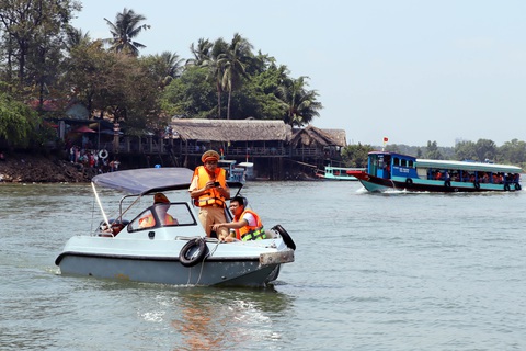Khởi tố vụ án lật đò chở khách trên sông Đồng Nai khiến một thai phụ chết đuối - Ảnh 1. Khởi tố vụ án lật đò chở khách trên sông Đồng Nai khiến một thai phụ chết đuối - Ảnh 1.