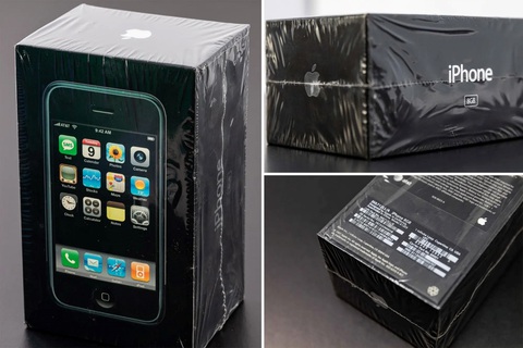 Cô gái cất tủ chiếc iPhone đời đầu không dùng, 15 năm sau lãi hơn 105 lần - Ảnh 1. Chiếc điện thoại thông minh đời đầu của Apple vẫn còn nguyên hộp. Ảnh: nypost.com