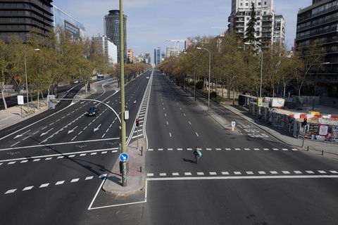 Thủ đô Madrid hủy kế hoạch chặt cây xanh để mở rộng tuyến tàu điện ngầm - Ảnh 1. Thủ đô Madrid hủy kế hoạch chặt cây xanh để mở rộng tuyến tàu điện ngầm - Ảnh 1.