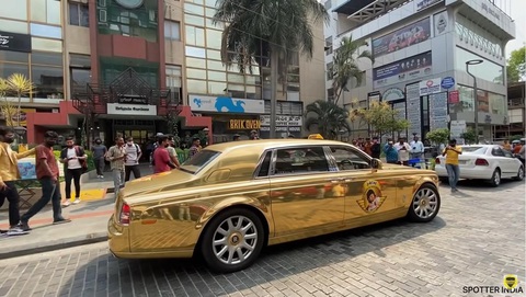 Triệu phú Ấn Độ sử dụng Rolls-Royce bọc vàng tiền tỉ làm taxi cho khách VIP - Ảnh 5. Triệu phú Ấn Độ sử dụng Rolls-Royce bọc vàng tiền tỉ làm taxi cho khách VIP - Ảnh 5.