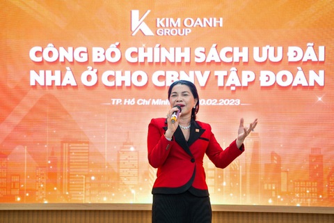 Nhân viên Kim Oanh Group được hỗ trợ mua nhà ưu đãi - Ảnh 1. Bà Đặng Thị Kim Oanh – Chủ tịch HĐQT kiêm Tổng Giám đốc Kim Oanh Group - công bố chính sách hỗ trợ nhà ở cho nhân viên Tập đoàn