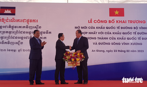Hợp nhất cửa khẩu quốc tế đường bộ và đường sông Vĩnh Xương - Ảnh 3. Hợp nhất cửa khẩu quốc tế đường bộ và đường sông Vĩnh Xương - Ảnh 3.