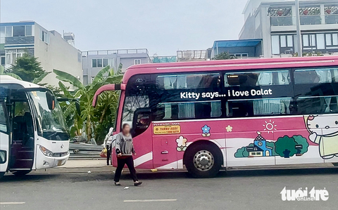 TP.HCM cấm dừng, đỗ xe thêm một tuyến đường để chặn xe dù, bến cóc phát sinh - Ảnh 2. TP.HCM cấm dừng, đỗ xe thêm một tuyến đường để chặn xe dù, bến cóc phát sinh - Ảnh 2.