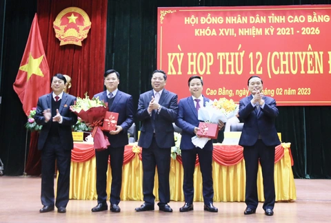 Thủ tướng phê chuẩn miễn nhiệm, bầu mới phó chủ tịch tỉnh Cao Bằng - Ảnh 1. Thủ tướng phê chuẩn miễn nhiệm, bầu mới phó chủ tịch tỉnh Cao Bằng - Ảnh 1.