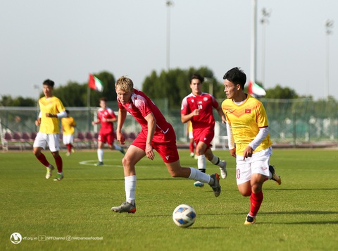 U20 Việt Nam áp đảo nhưng chưa đủ và thua đội hạng 2 UAE - Ảnh 2. U20 Việt Nam áp đảo nhưng chưa đủ và thua đội hạng 2 UAE - Ảnh 2.