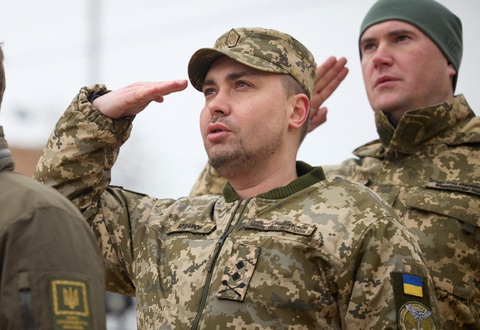 Tổng thống Ukraine khóc trong ngày kỷ niệm một năm chiến sự - Ảnh 6. Tổng thống Ukraine khóc trong ngày kỷ niệm một năm chiến sự - Ảnh 6.