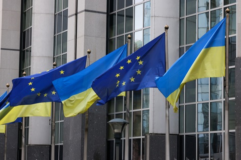 Nhiều nước làm lễ ghi nhớ một năm chiến sự ở Ukraine - Ảnh 5. Nhiều nước làm lễ ghi nhớ một năm chiến sự ở Ukraine - Ảnh 5.