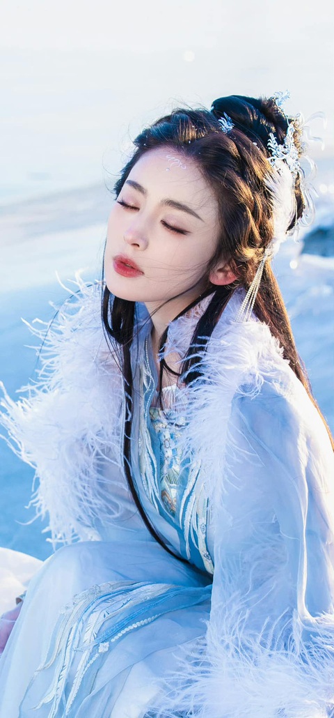 Thành Long nên duyên cùng mỹ nhân Tân Cương kém 38 tuổi gây tranh cãi - Ảnh 4. Thành Long nên duyên cùng mỹ nhân Tân Cương kém 38 tuổi gây tranh cãi - Ảnh 4.
