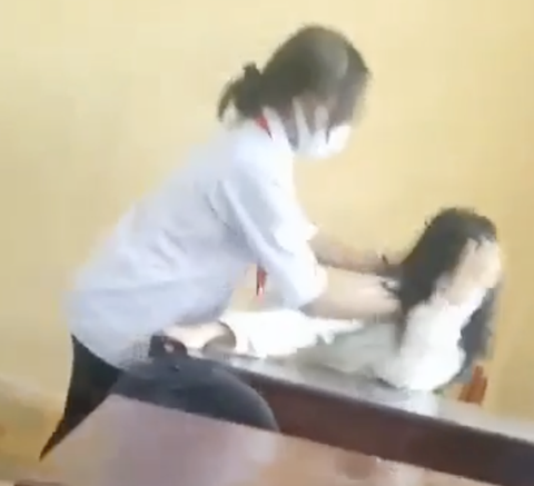 Trường THPT Cây Dương nhận thiếu sót vụ nữ sinh đánh bạn - Ảnh 1. Trường THPT Cây Dương nhận thiếu sót vụ nữ sinh đánh bạn - Ảnh 1.