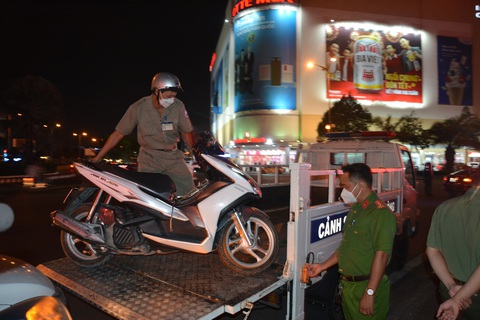 Cục Cảnh sát giao thông phối hợp kiểm tra lái xe vi phạm nồng độ cồn tại Bình Thuận - Ảnh 3. Cục Cảnh sát giao thông phối hợp kiểm tra lái xe vi phạm nồng độ cồn tại Bình Thuận - Ảnh 3.