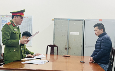 Bắt phó giám đốc Trung tâm đăng kiểm xe cơ giới số 88-03D - Ảnh 1. Bắt phó giám đốc Trung tâm đăng kiểm xe cơ giới số 88-03D - Ảnh 1.