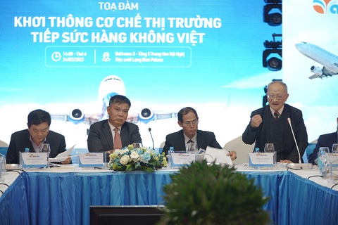 Hàng không kiến nghị bỏ vòng kim cô giá trần vé máy bay - Ảnh 1. Hàng không kiến nghị bỏ vòng kim cô giá trần vé máy bay - Ảnh 1.