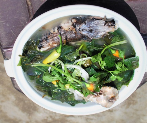 Chuồn cồ nấu với rau ranh, anh ăn một bát mát lành ruột gan - Ảnh 5. Chuồn cồ nấu với rau ranh, anh ăn một bát mát lành ruột gan - Ảnh 5.