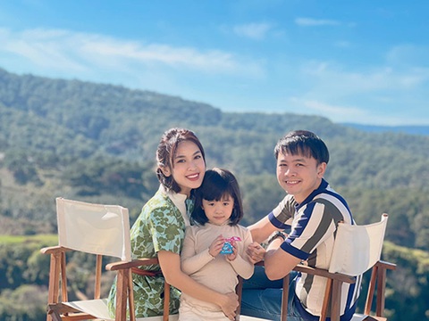 Ảnh vui sao Việt 24-2: Con gái Đông Nhi ngơ ngác khi bố mẹ cho ra rìa - Ảnh 4. Ảnh vui sao Việt 24-2: Con gái Đông Nhi ngơ ngác khi bố mẹ cho ra rìa - Ảnh 4.