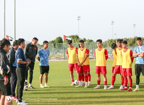 HLV Hoàng Anh Tuấn gặp khó khi loại 7 cầu thủ U20 Việt Nam - Ảnh 1. HLV Hoàng Anh Tuấn gặp khó khi loại 7 cầu thủ U20 Việt Nam - Ảnh 1.