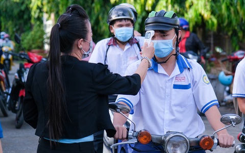 Hai tỉnh miền Tây bỏ thi tuyển lớp 10 để giảm áp lực cho học sinh - Ảnh 1. Hai tỉnh miền Tây bỏ thi tuyển lớp 10 để giảm áp lực cho học sinh - Ảnh 1.