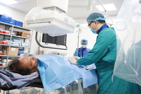 Chủ quan với những cơn đau ngực coi chừng suy tim - Ảnh 1. Các bác sĩ khuyến cáo nhóm người cao tuổi, có bệnh mãn tính không chủ quan khi nghe cơ thể lên tiếng