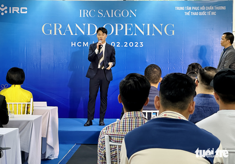 Xuân Trường khai trương trung tâm phục hồi chấn thương, muốn khám tầm soát cho tuyển nữ Việt Nam - Ảnh 2. Xuân Trường khai trương trung tâm phục hồi chấn thương, muốn khám tầm soát cho tuyển nữ Việt Nam - Ảnh 2.