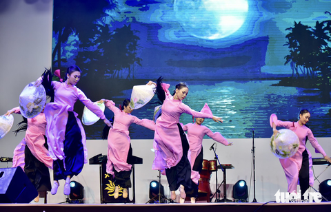 HKT48 khuấy động sân khấu Lễ hội Việt - Nhật 2023 - Ảnh 5. HKT48 khuấy động sân khấu Lễ hội Việt - Nhật 2023 - Ảnh 5.