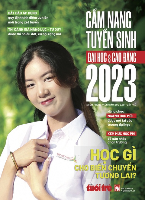 Mua cẩm nang tuyển sinh đại học & cao đẳng 2023 ở đâu? - Ảnh 1. Cẩm nang tuyển sinh đại học & cao đẳng, do báo Tuổi Trẻ và Nhà xuất bản Phụ Nữ liên kết ấn hành