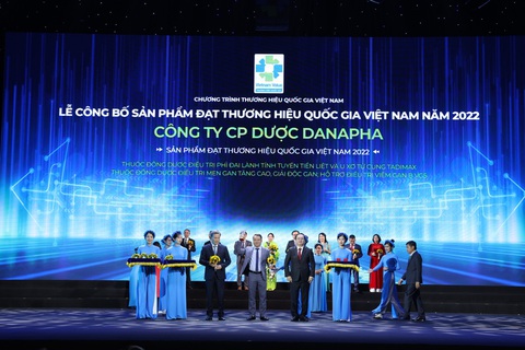 Danapha - hành trình gần 60 năm ghi dấu ấn thương hiệu - Ảnh 2. Danapha được vinh danh tại lễ công bố sản phẩm đạt thương hiệu quốc gia năm 2022