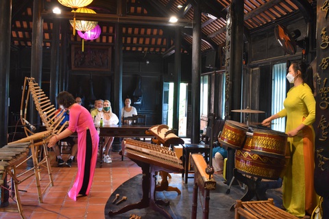 Tàu du lịch biển đến Nha Trang phải hủy chuyến vì vướng quy định - Ảnh 2. Tàu du lịch biển đến Nha Trang phải hủy chuyến vì vướng quy định - Ảnh 2.