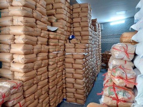 TP.HCM tạm giữ lượng lớn đường cát không rõ nguồn gốc - Ảnh 3. TP.HCM tạm giữ lượng lớn đường cát không rõ nguồn gốc - Ảnh 3.