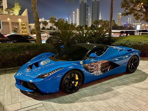 Chỉ có ở Dubai: Siêu xe Ferrari 5 triệu USD được dùng để… quảng cáo bán nhà - Ảnh 1. Chỉ có ở Dubai: Siêu xe Ferrari 5 triệu USD được dùng để… quảng cáo bán nhà - Ảnh 1.